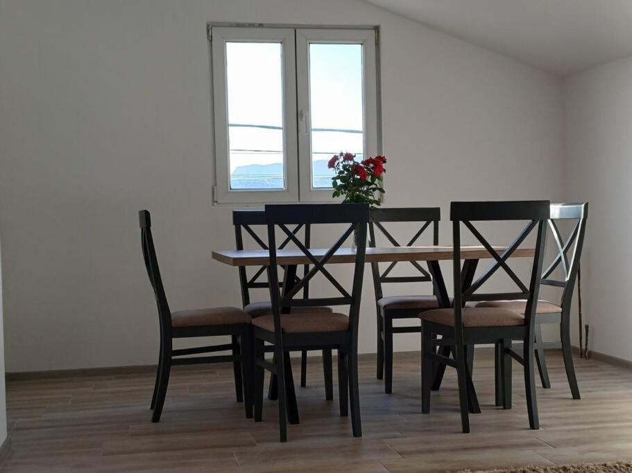 Апартаменты Cozy, Fully Equipped, Free Parking&wifi, Quiet, 2bd