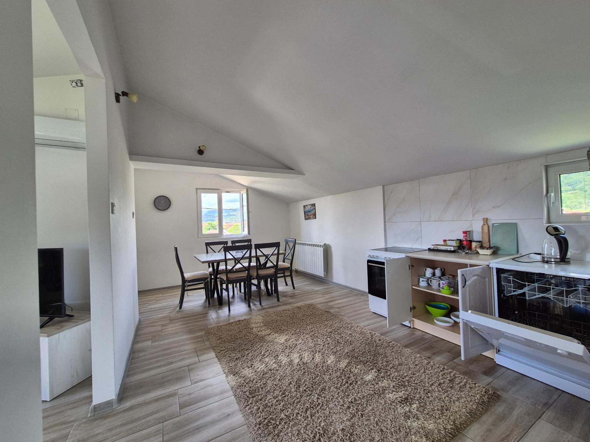 Cozy, Fully Equipped, Free Parking&wifi, Quiet, 2bd