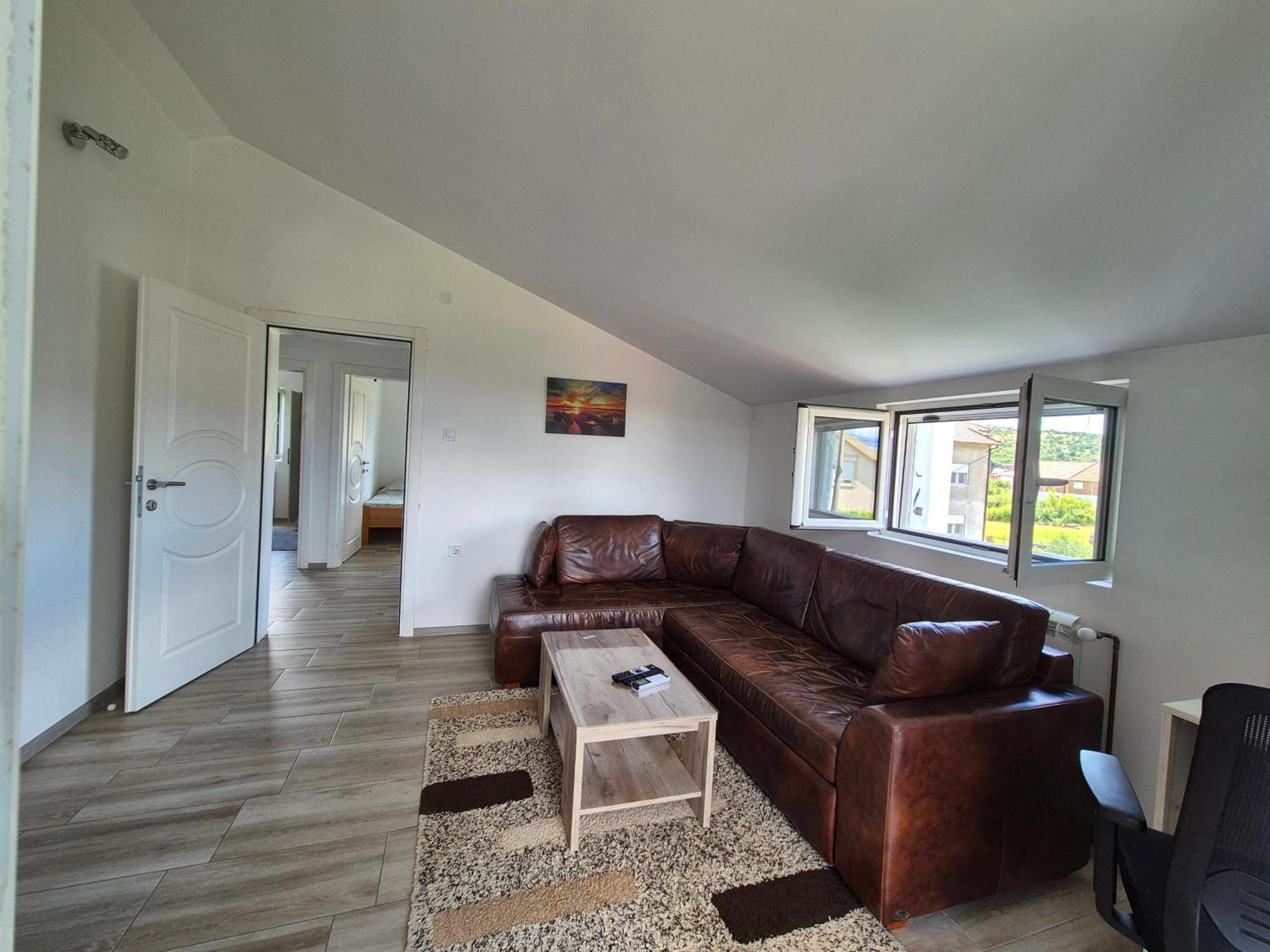Cozy, Fully Equipped, Free Parking&wifi, Quiet, 2bd